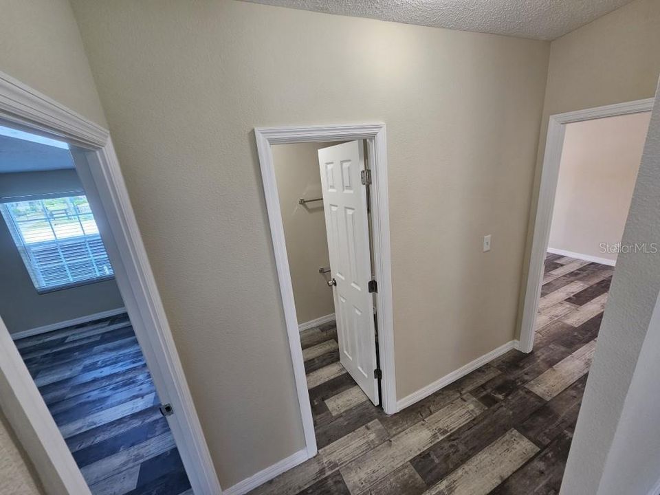 En Venta: $365,000 (5 camas, 2 baños, 2100 Pies cuadrados)