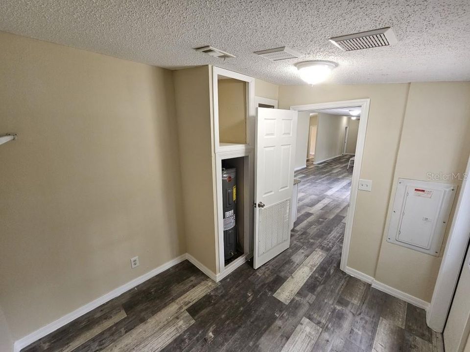 En Venta: $365,000 (5 camas, 2 baños, 2100 Pies cuadrados)