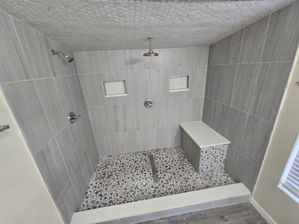 En Venta: $365,000 (5 camas, 2 baños, 2100 Pies cuadrados)