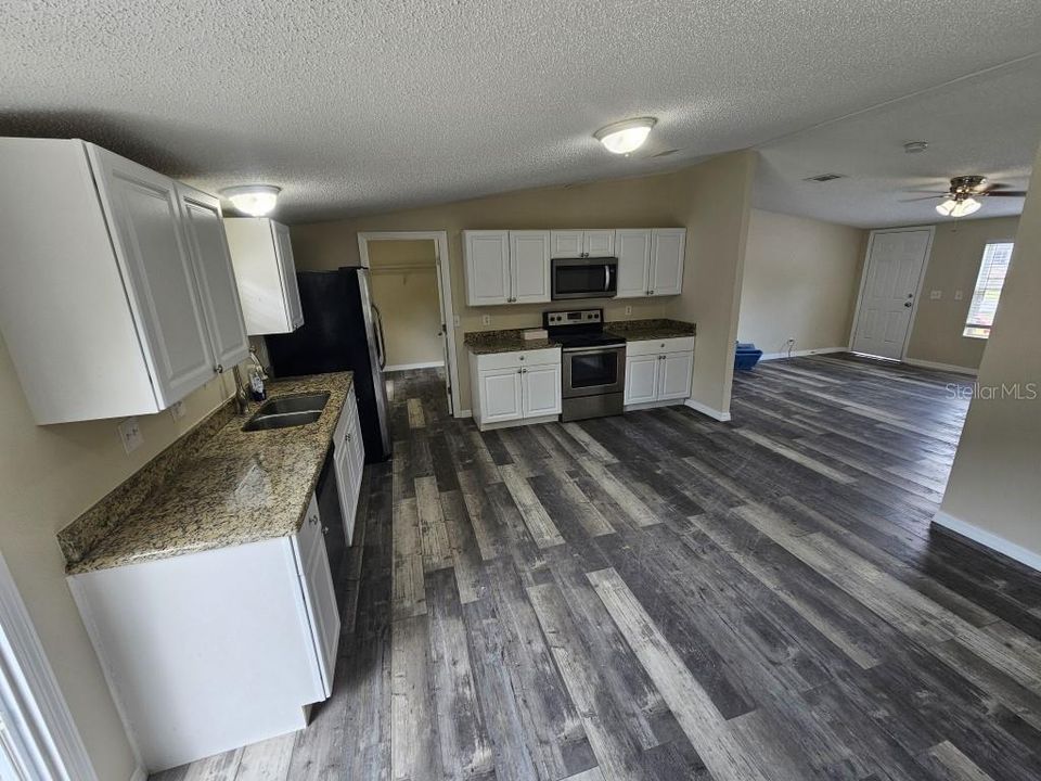 En Venta: $365,000 (5 camas, 2 baños, 2100 Pies cuadrados)