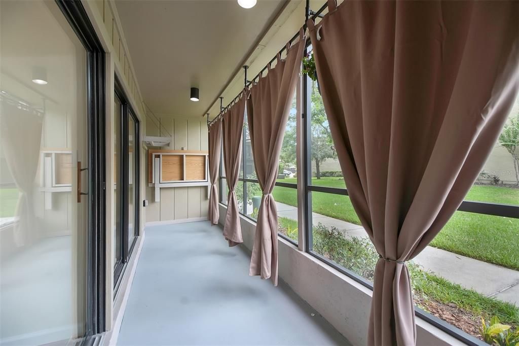 For Sale: $159,900 (1 beds, 1 baths, 710 Square Feet)
