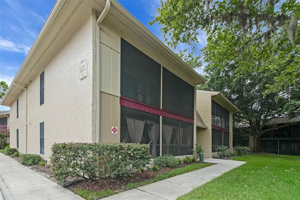 For Sale: $159,900 (1 beds, 1 baths, 710 Square Feet)