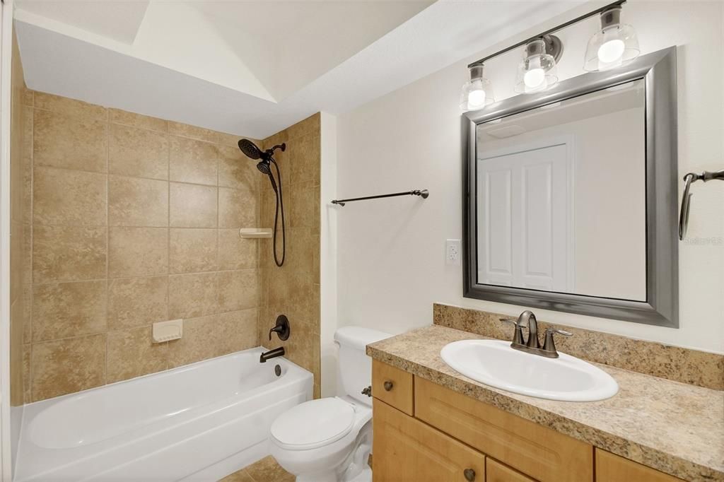 For Sale: $159,900 (1 beds, 1 baths, 710 Square Feet)