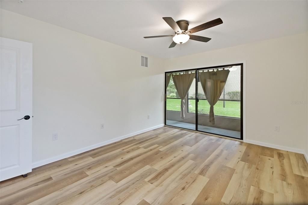 For Sale: $159,900 (1 beds, 1 baths, 710 Square Feet)