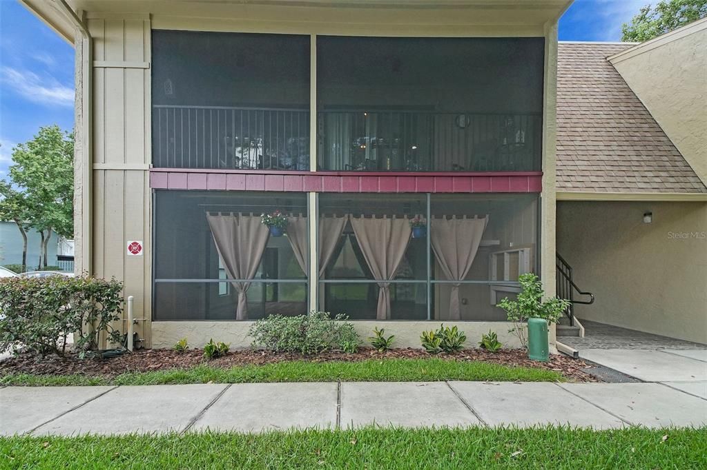 For Sale: $159,900 (1 beds, 1 baths, 710 Square Feet)