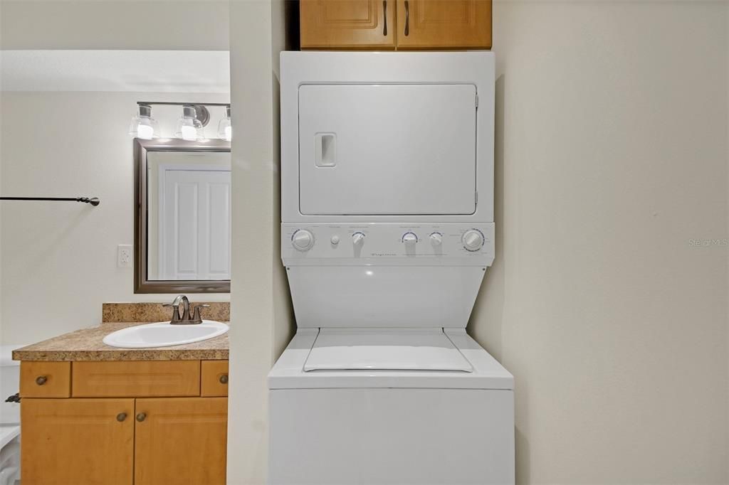 For Sale: $159,900 (1 beds, 1 baths, 710 Square Feet)