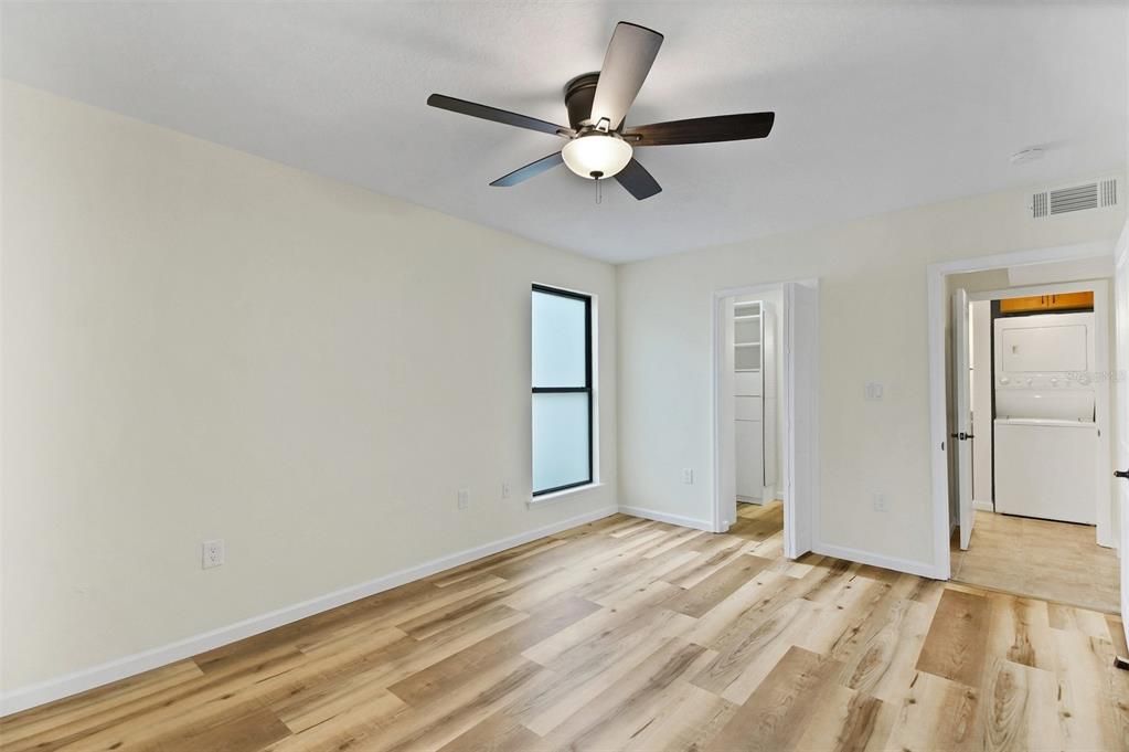 For Sale: $159,900 (1 beds, 1 baths, 710 Square Feet)