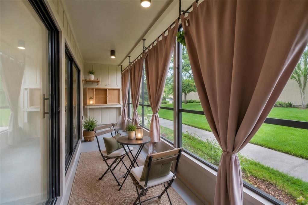 For Sale: $159,900 (1 beds, 1 baths, 710 Square Feet)