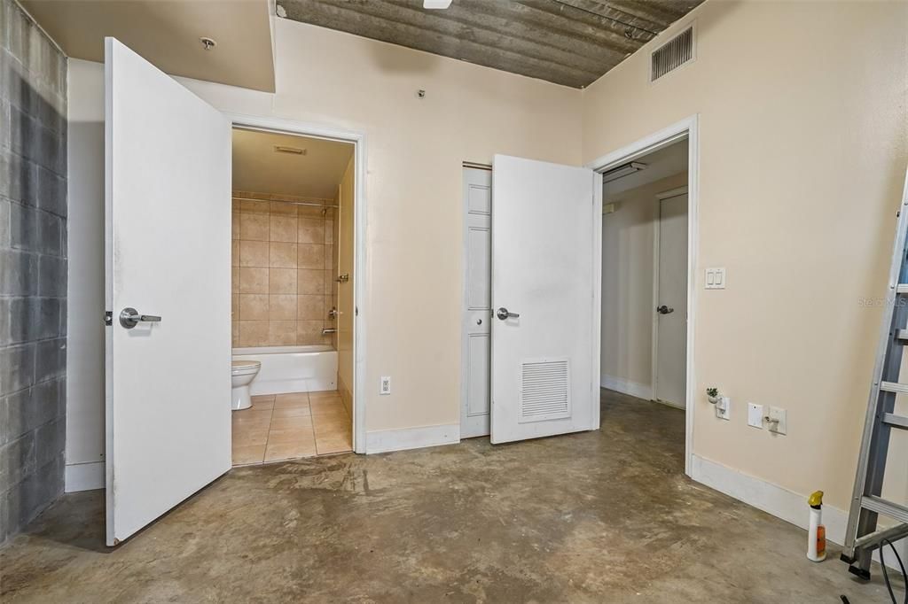 For Sale: $239,000 (3 beds, 3 baths, 1400 Square Feet)