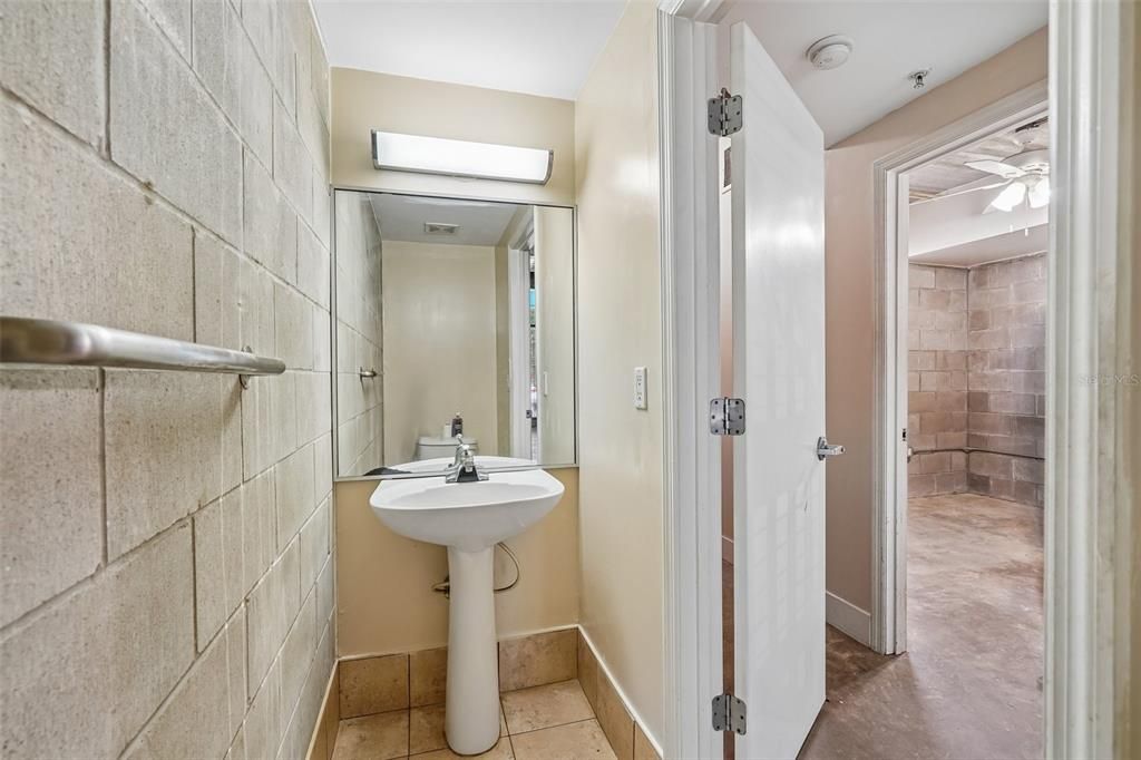 For Sale: $239,000 (3 beds, 3 baths, 1400 Square Feet)