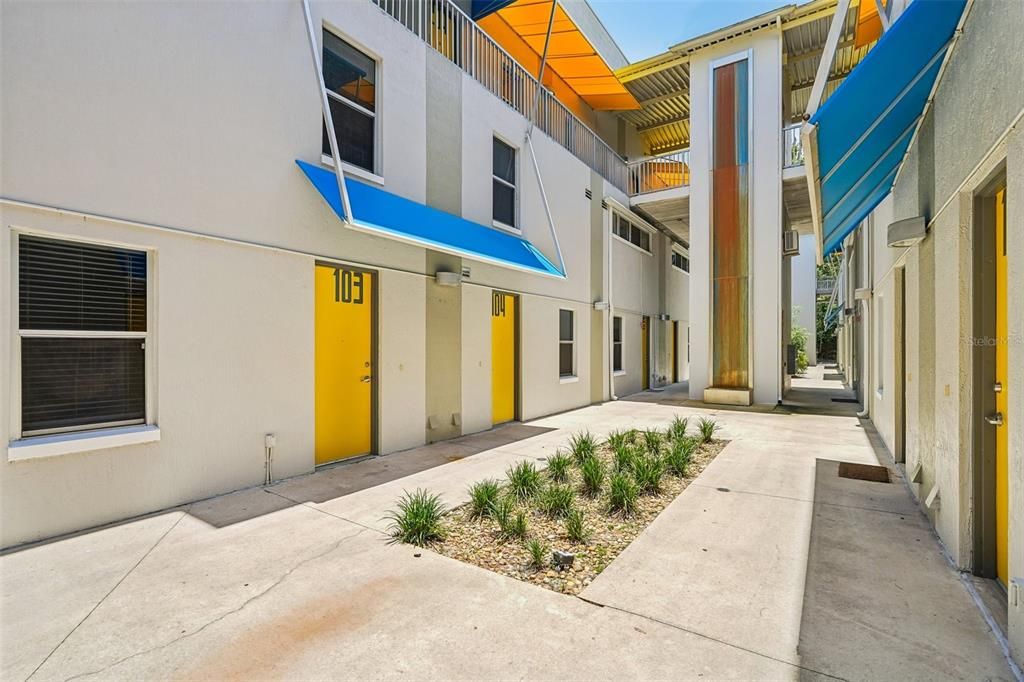 For Sale: $239,000 (3 beds, 3 baths, 1400 Square Feet)