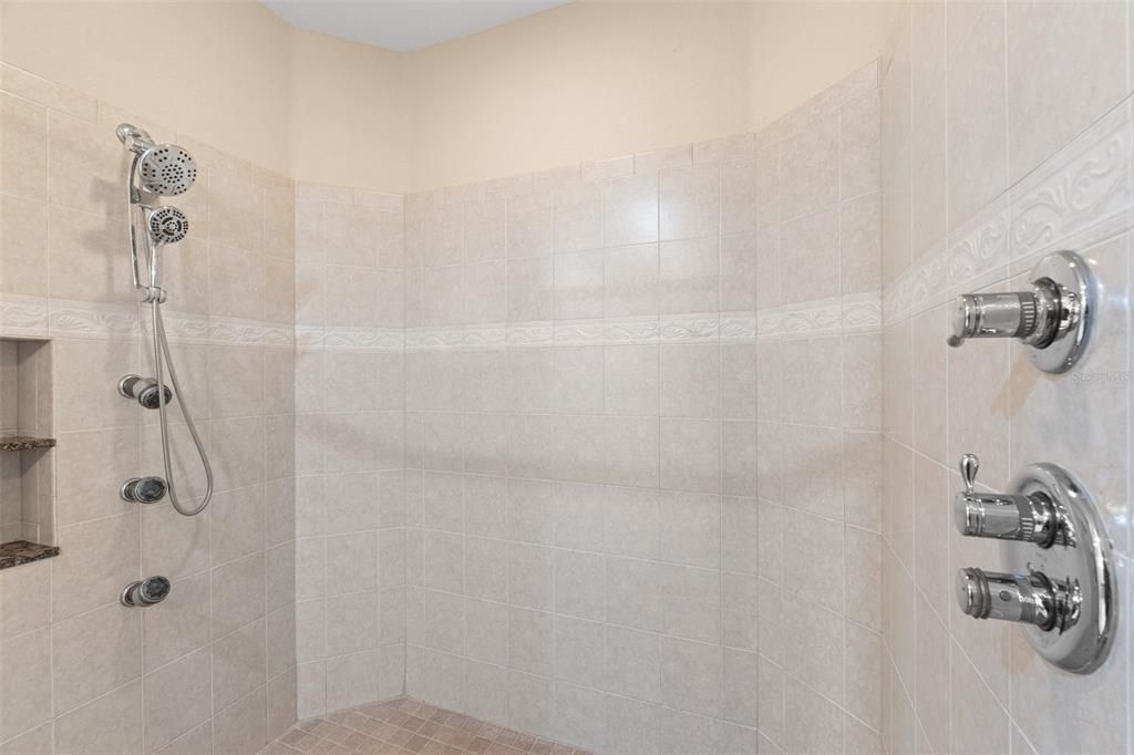 En Renta: $5,500 (3 camas, 3 baños, 3771 Pies cuadrados)