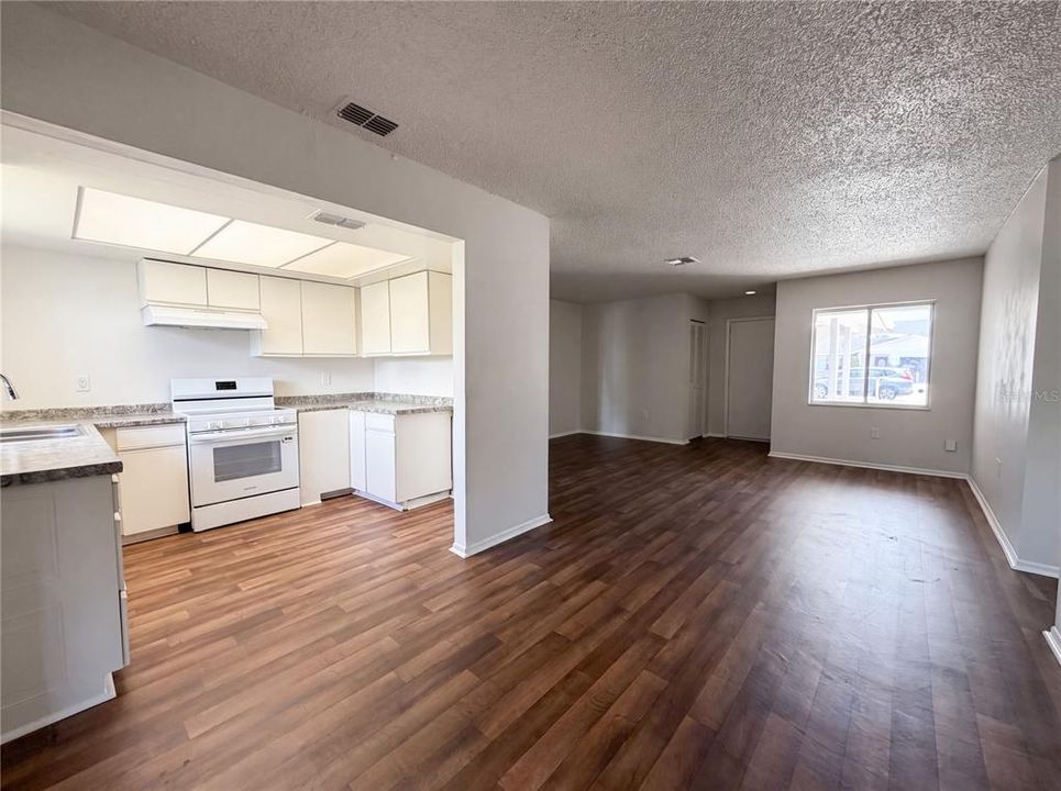 En Venta: $295,000 (2 camas, 2 baños, 1285 Pies cuadrados)