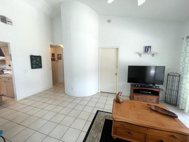 На продажу: $525,000 (2 спален, 2 ванн, 1073 Квадратных фут)