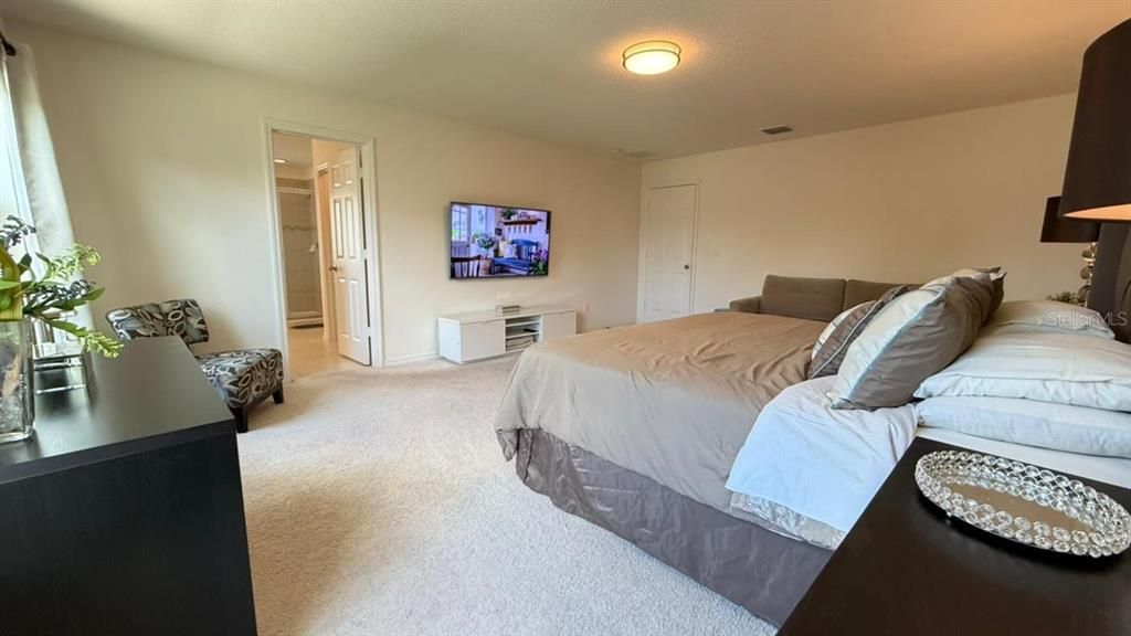For Sale: $465,000 (4 beds, 2 baths, 2328 Square Feet)