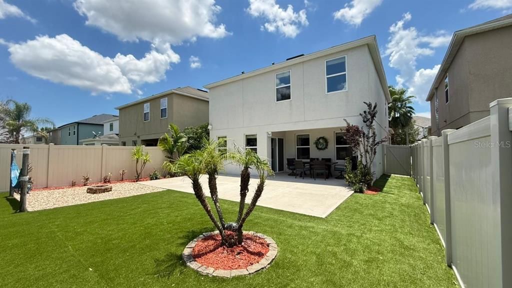 For Sale: $465,000 (4 beds, 2 baths, 2328 Square Feet)