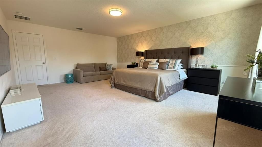 For Sale: $465,000 (4 beds, 2 baths, 2328 Square Feet)