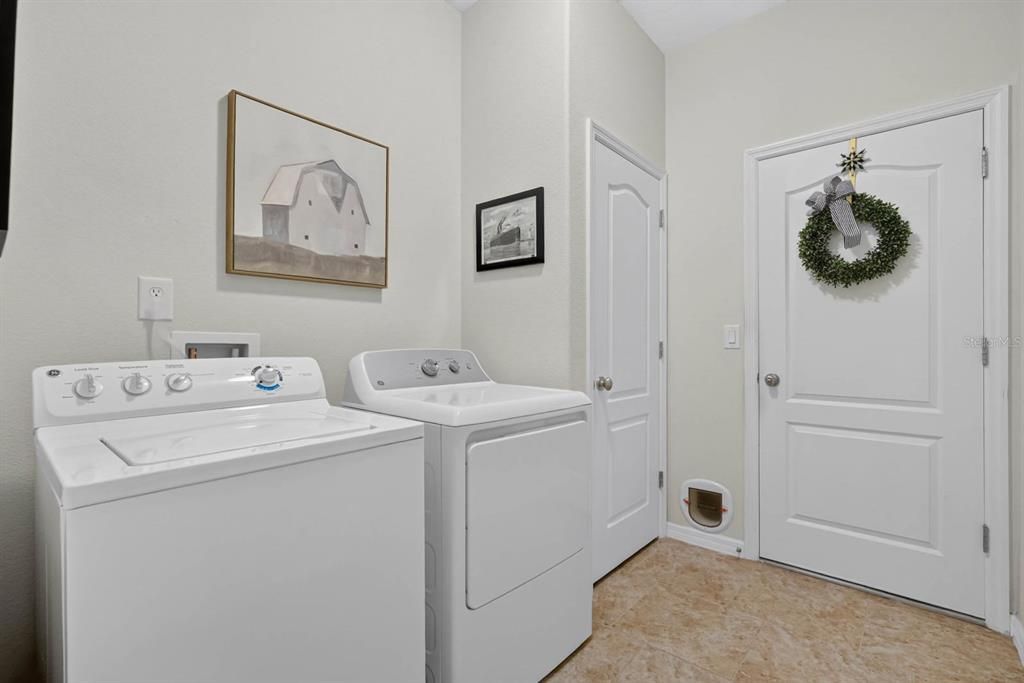 For Sale: $399,000 (3 beds, 2 baths, 1754 Square Feet)