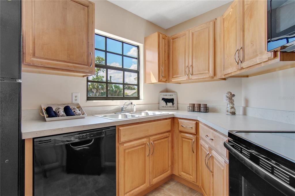 For Rent: $1,565 (3 beds, 2 baths, 1089 Square Feet)