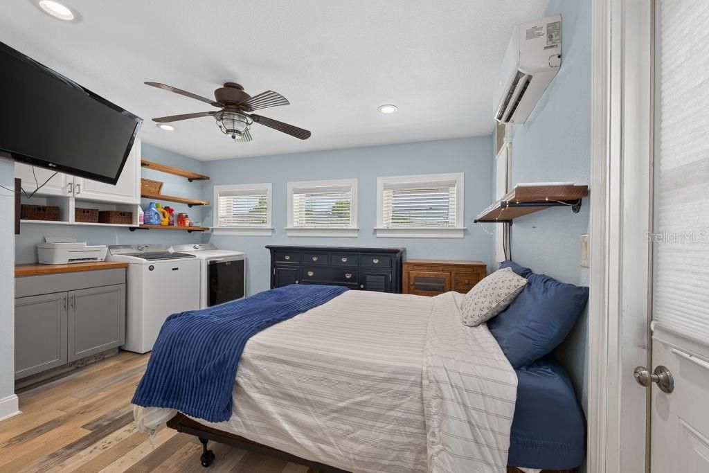 For Sale: $445,000 (3 beds, 2 baths, 967 Square Feet)