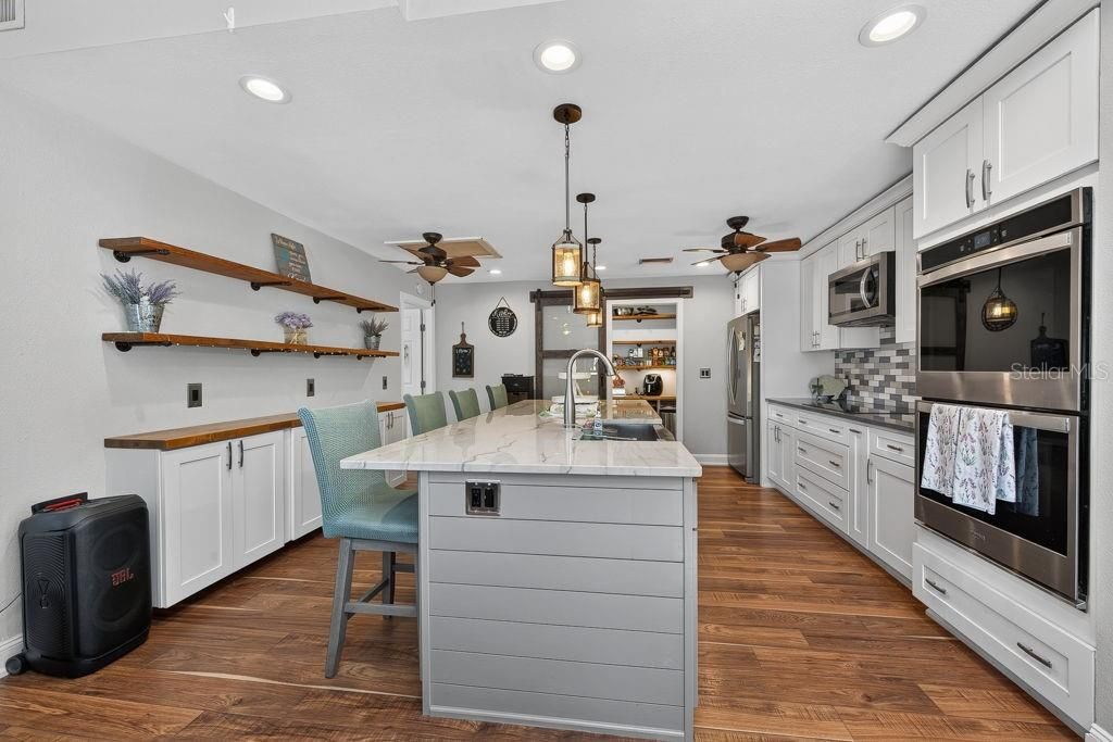 For Sale: $445,000 (3 beds, 2 baths, 967 Square Feet)