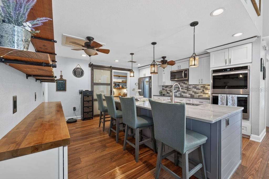 For Sale: $445,000 (3 beds, 2 baths, 967 Square Feet)
