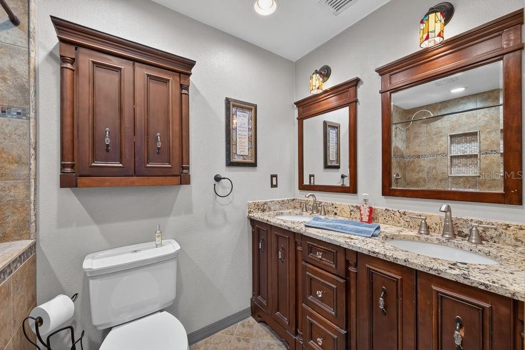 For Sale: $445,000 (3 beds, 2 baths, 967 Square Feet)