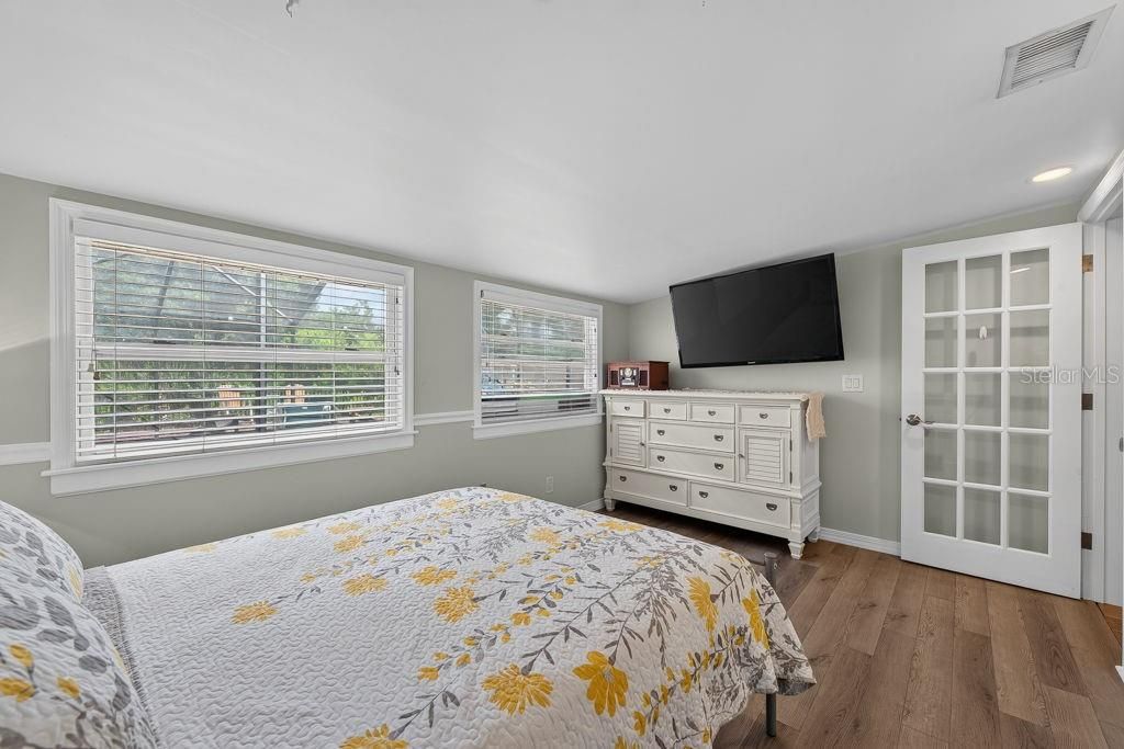 For Sale: $445,000 (3 beds, 2 baths, 967 Square Feet)