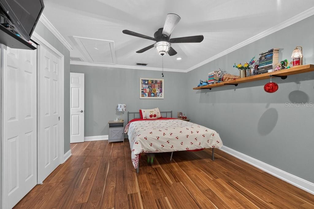 For Sale: $445,000 (3 beds, 2 baths, 967 Square Feet)