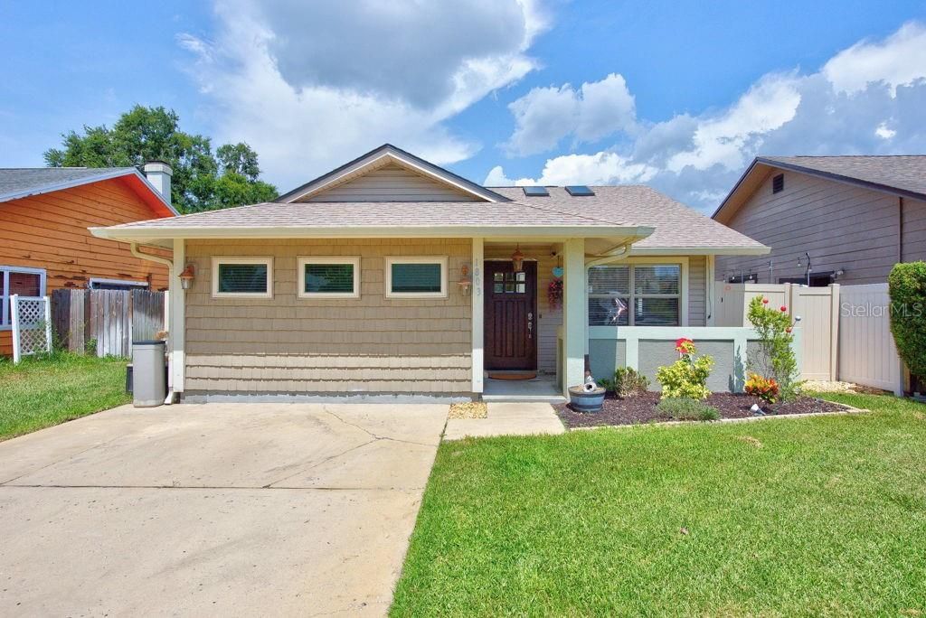 For Sale: $445,000 (3 beds, 2 baths, 967 Square Feet)