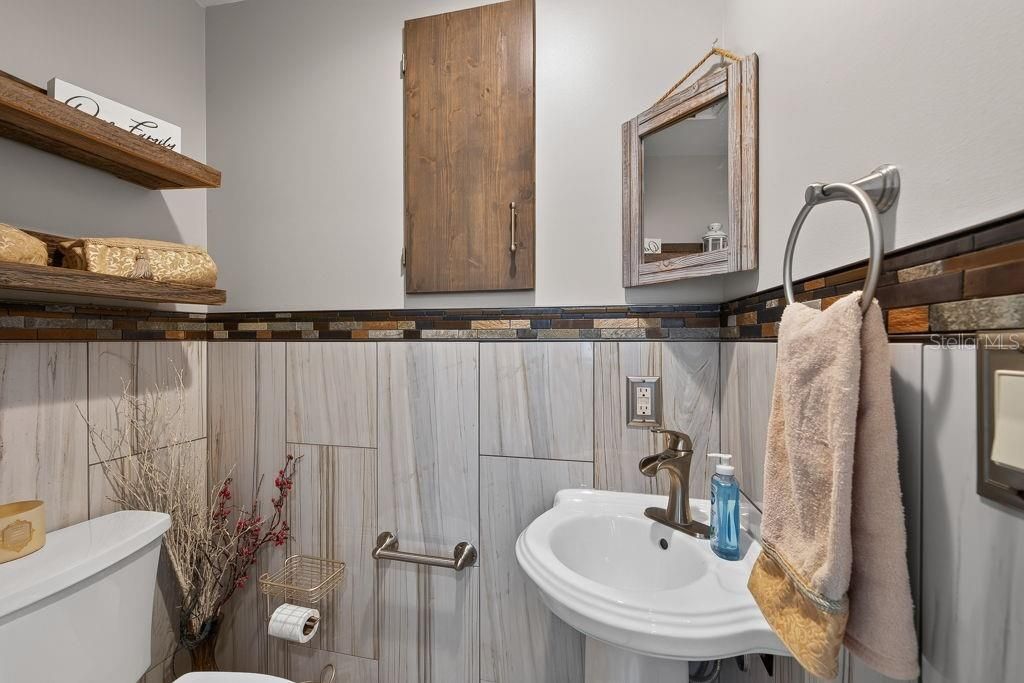 For Sale: $445,000 (3 beds, 2 baths, 967 Square Feet)