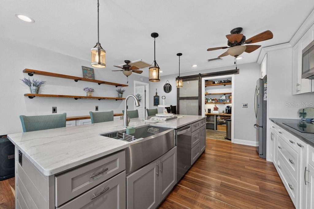 For Sale: $445,000 (3 beds, 2 baths, 967 Square Feet)