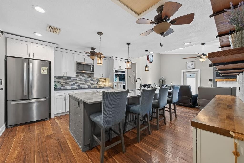 For Sale: $445,000 (3 beds, 2 baths, 967 Square Feet)