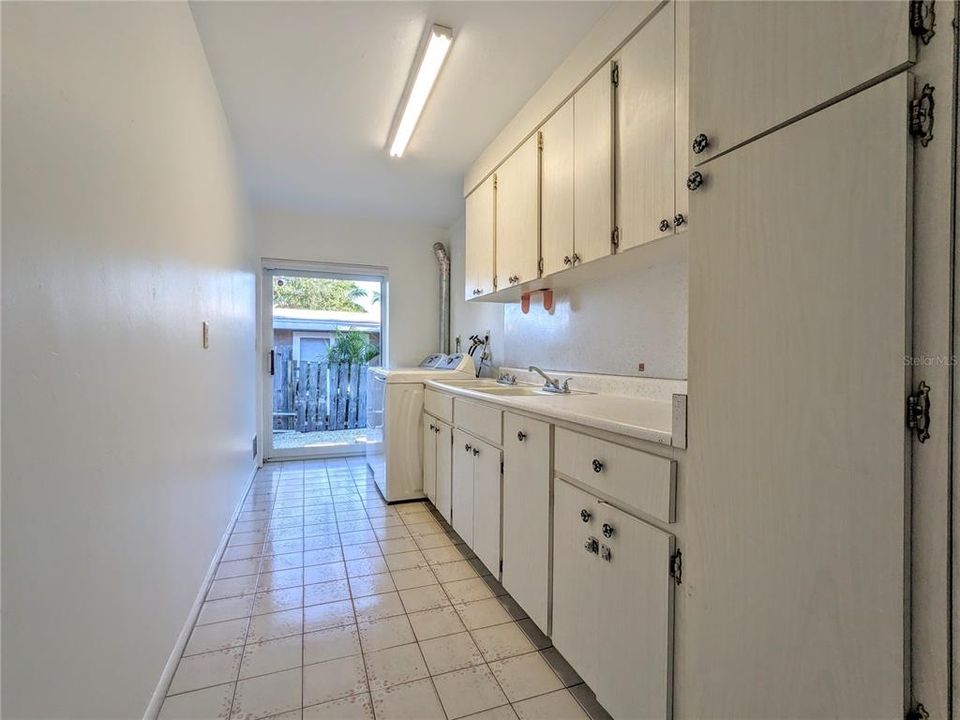 В аренду: $6,195 (3 спален, 3 ванн, 2476 Квадратных фут)