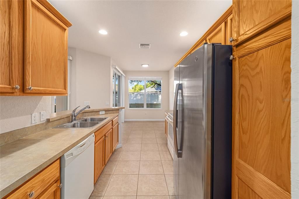 For Rent: $1,700 (3 beds, 2 baths, 1429 Square Feet)