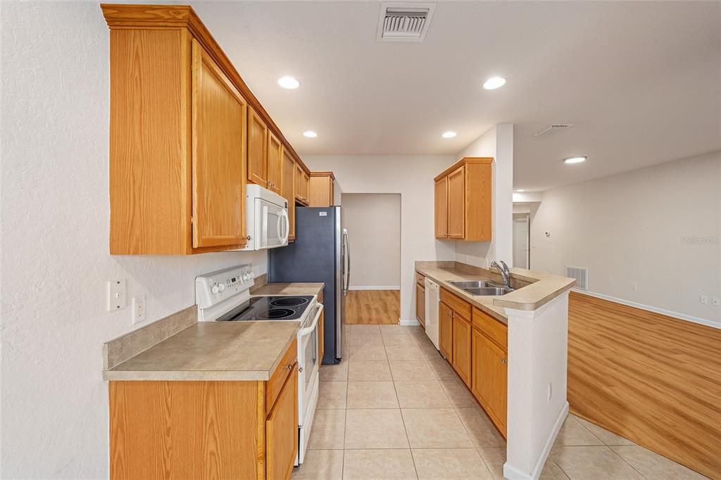 For Rent: $1,700 (3 beds, 2 baths, 1429 Square Feet)
