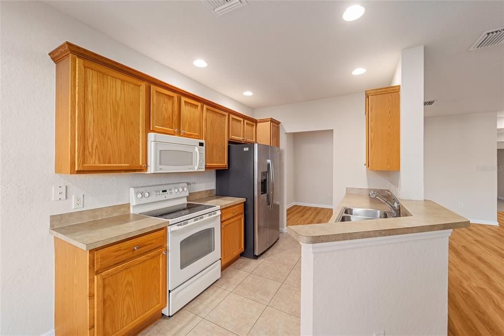 For Rent: $1,700 (3 beds, 2 baths, 1429 Square Feet)