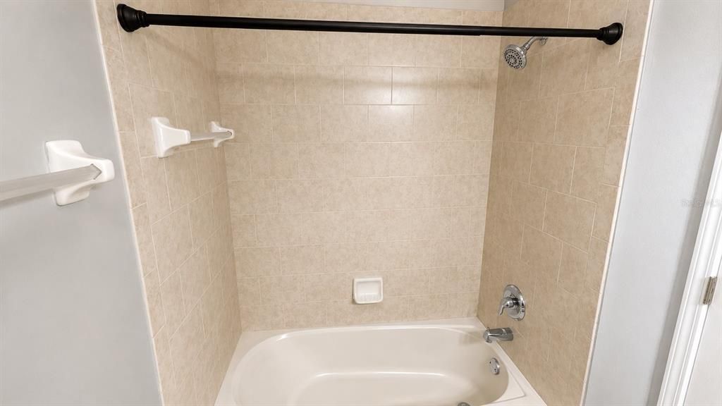 В аренду: $2,300 (3 спален, 2 ванн, 1776 Квадратных фут)