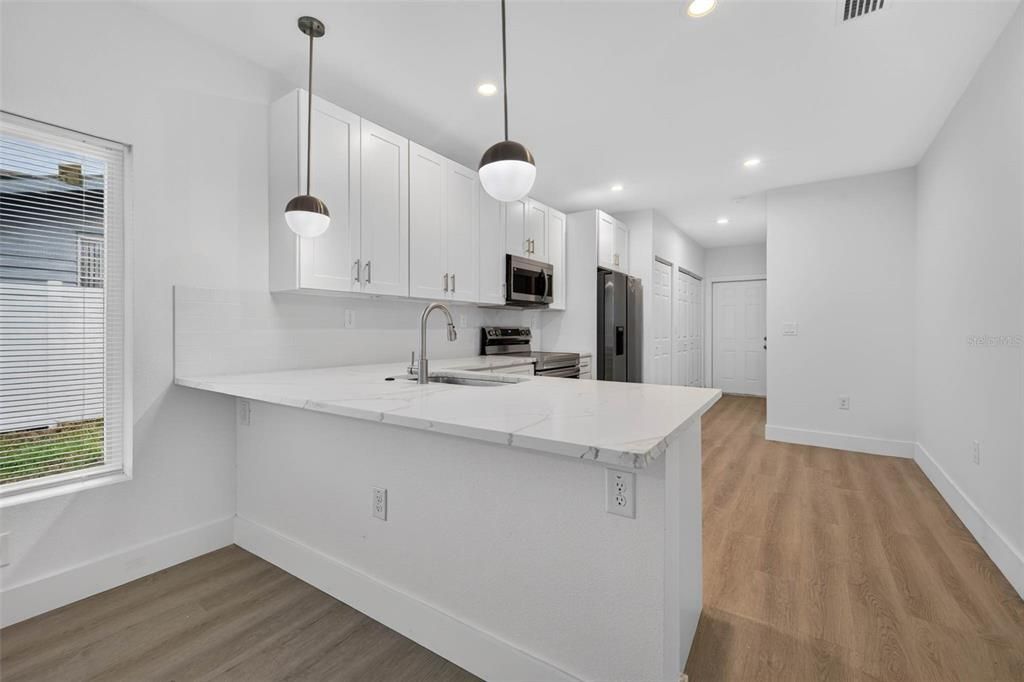 На продажу: $374,999 (3 спален, 2 ванн, 1113 Квадратных фут)