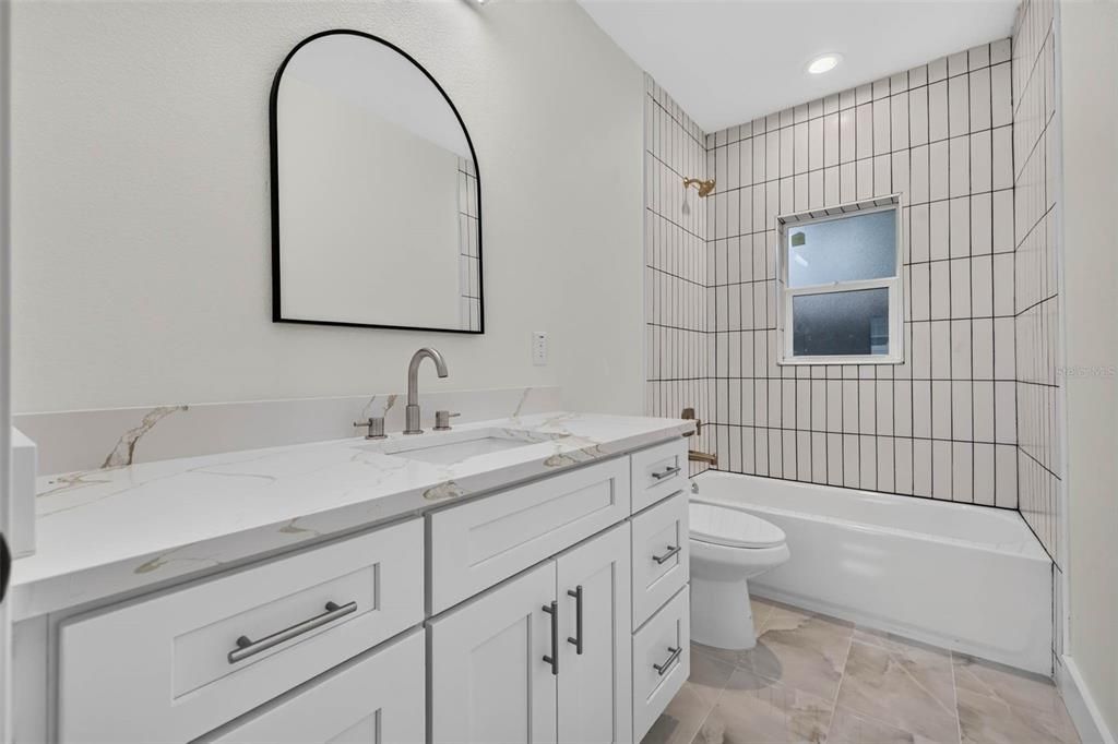 На продажу: $374,999 (3 спален, 2 ванн, 1113 Квадратных фут)