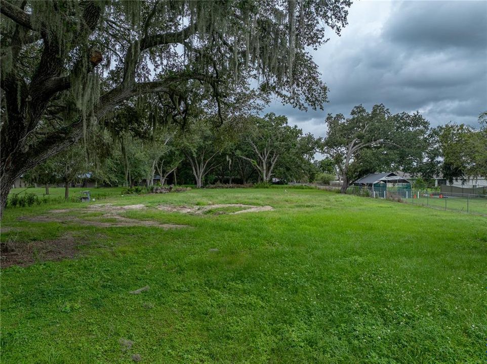 待售: $199,000 (0.92 acres)