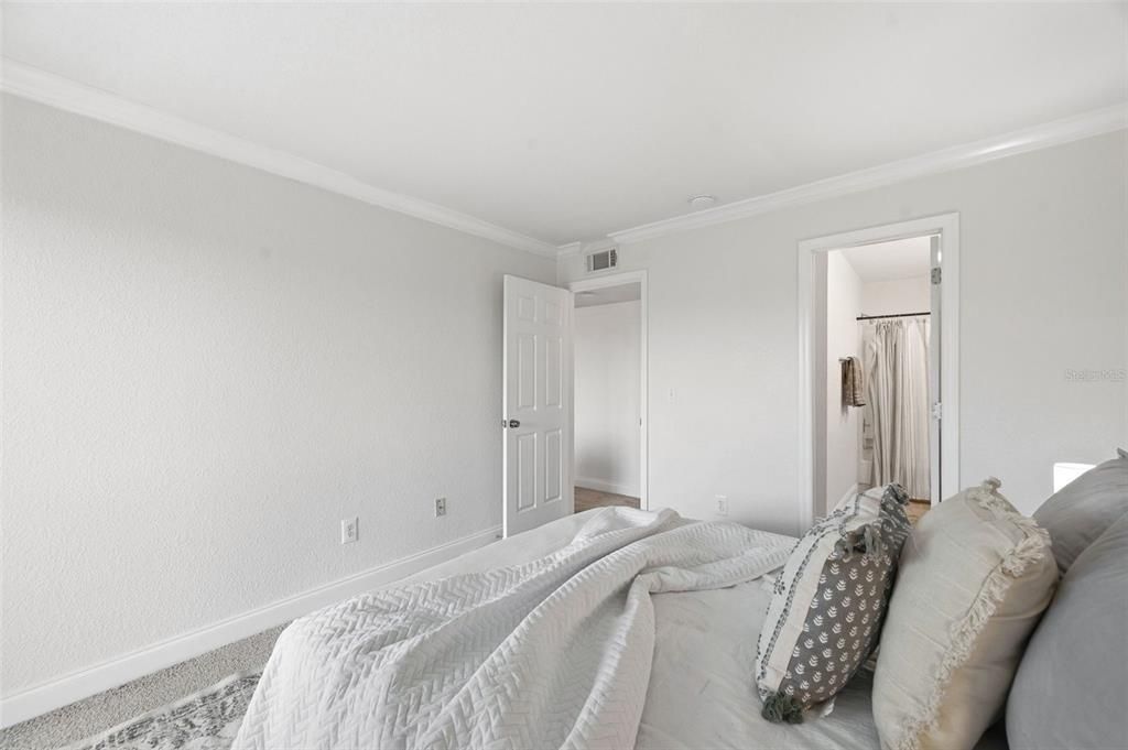 For Sale: $119,000 (1 beds, 1 baths, 705 Square Feet)