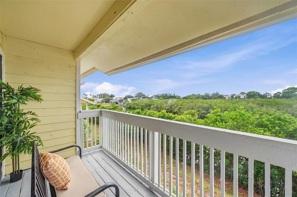 For Sale: $119,000 (1 beds, 1 baths, 705 Square Feet)