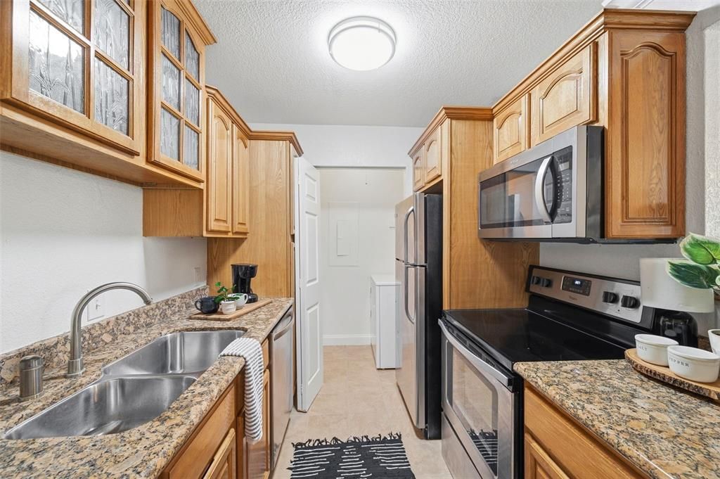 For Sale: $119,000 (1 beds, 1 baths, 705 Square Feet)