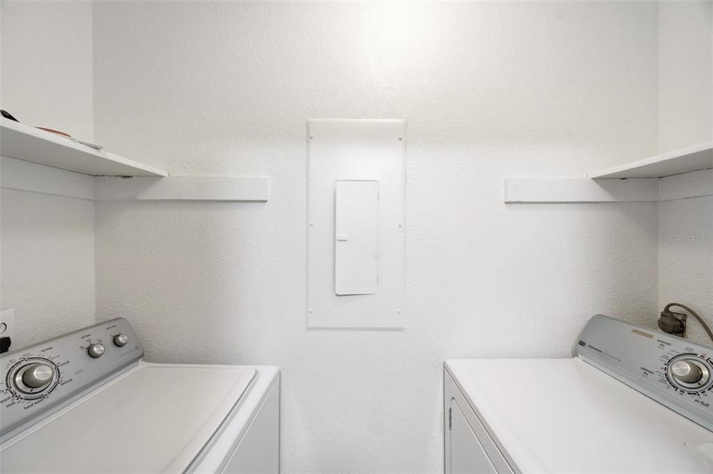 For Sale: $119,000 (1 beds, 1 baths, 705 Square Feet)