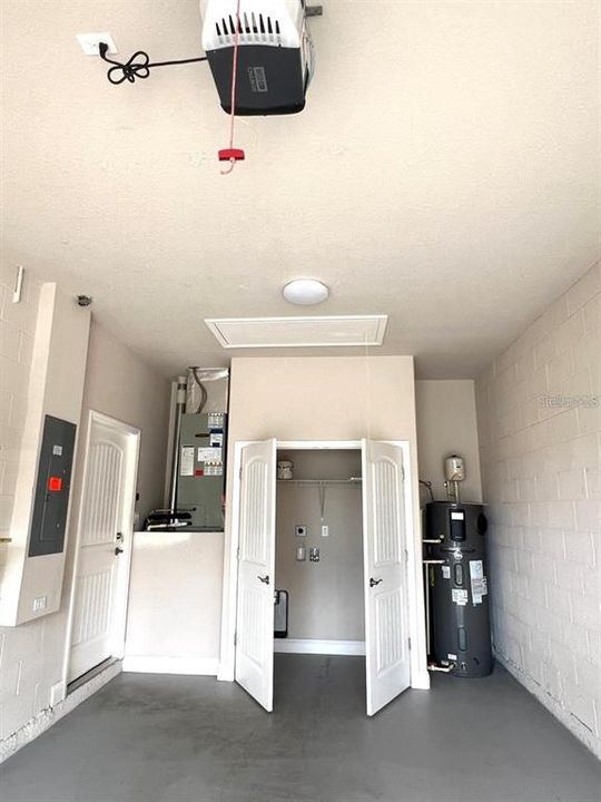 For Rent: $1,700 (3 beds, 2 baths, 1196 Square Feet)