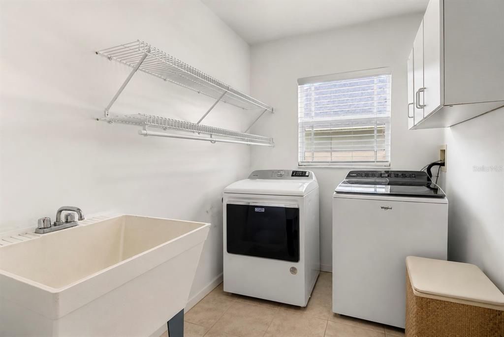 En Venta: $430,000 (3 camas, 2 baños, 2021 Pies cuadrados)