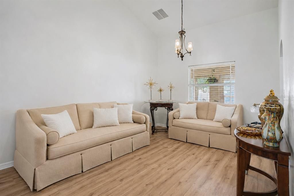 En Venta: $430,000 (3 camas, 2 baños, 2021 Pies cuadrados)