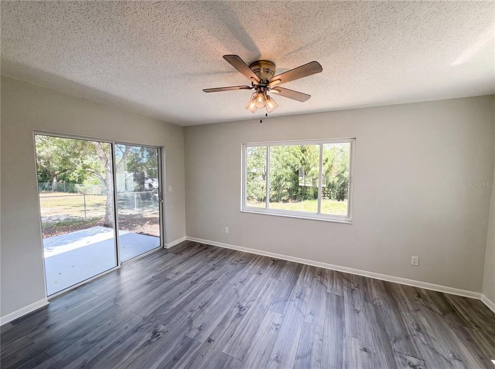 For Sale: $230,000 (2 beds, 2 baths, 1170 Square Feet)