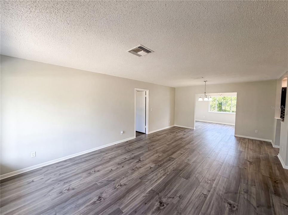 For Sale: $230,000 (2 beds, 2 baths, 1170 Square Feet)